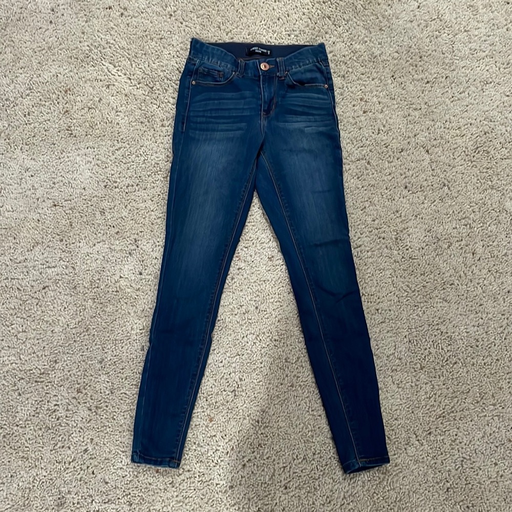 Almost famous jeggings size 3, dark wash no rips